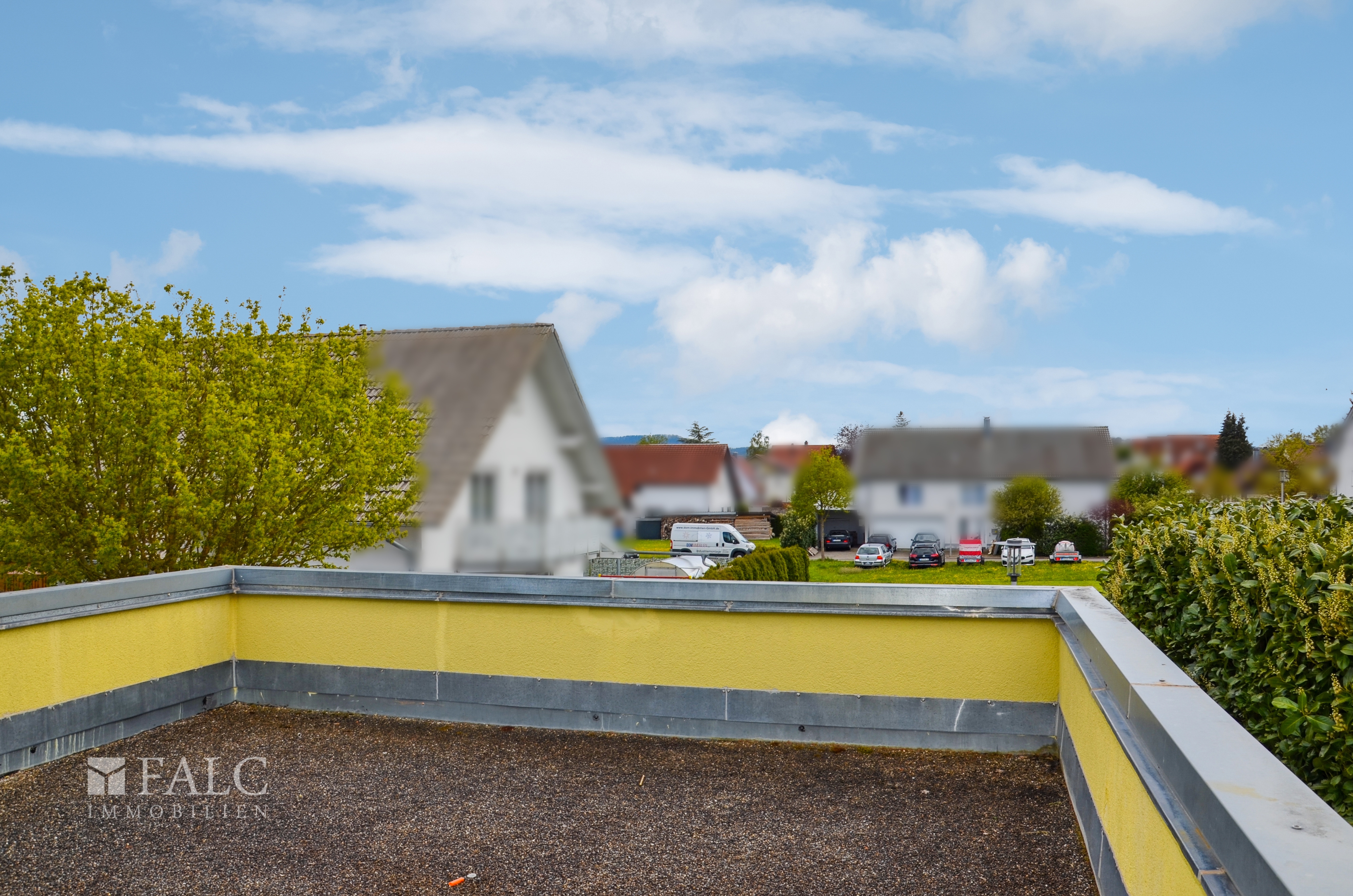 Dachterrasse mit Panoramablick auf die Wohngegend